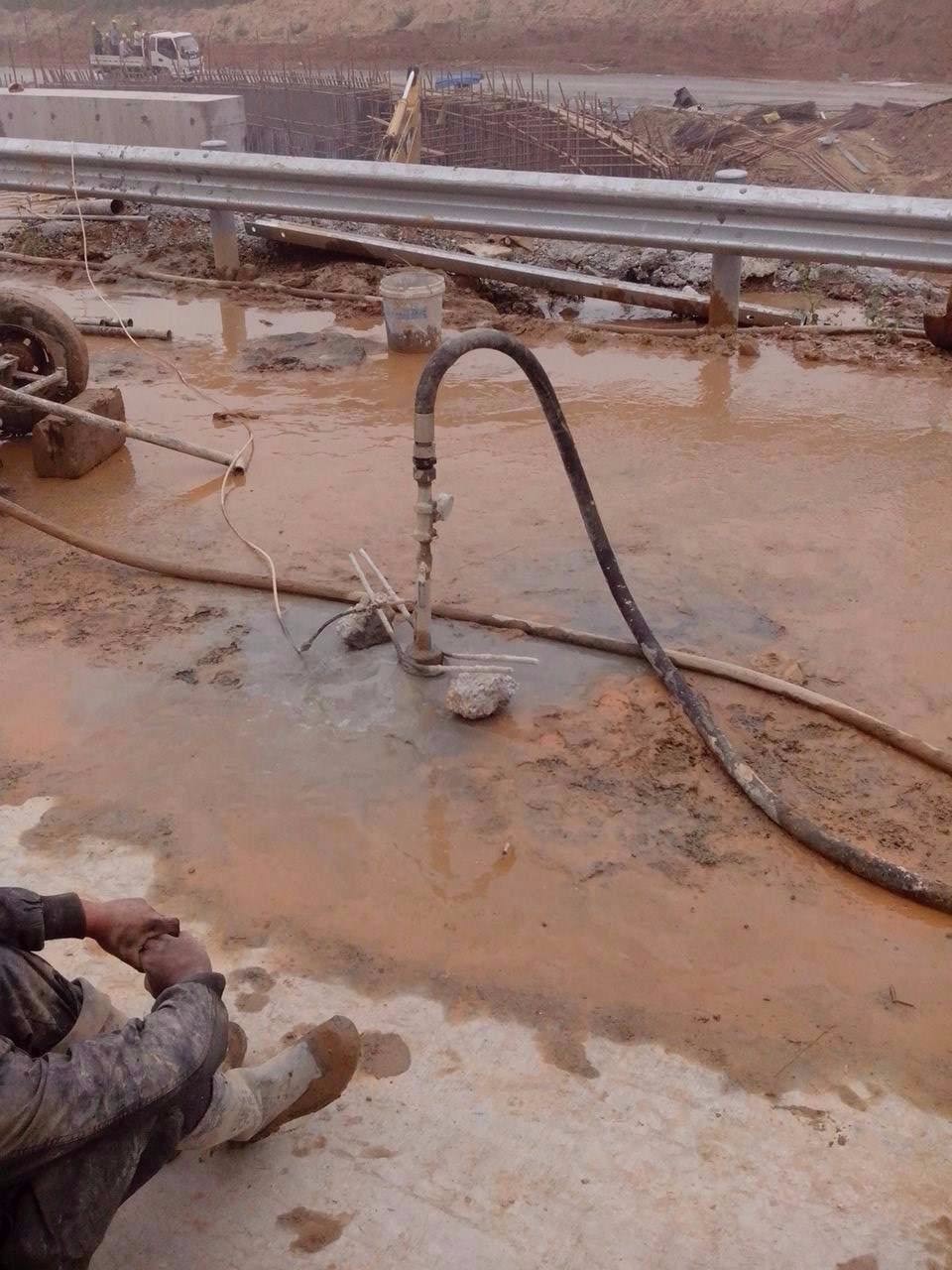 普兰路基压密注浆